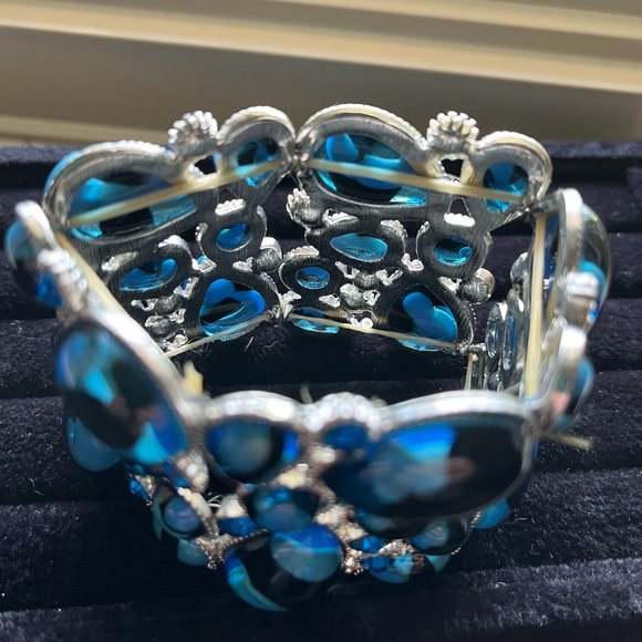 Expanding blue glass gem bracelet - Picture 5 of 6